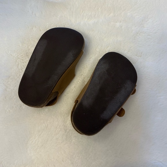 Old Navy Baby Slippers - 6/12M - Picture 4 of 4